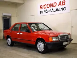 Röd Begagnad 1988 Mercedes 190 Sedan | 49 900 kr
