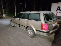 Gul Begagnad 2005 VW Passat Kombi | 5 000 kr (Bra pris)