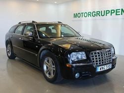 Svart Begagnad 2005 Chrysler 300C Touring Kombi | 79 900 kr (Marknadspris)