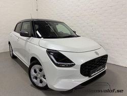 Vit Ny 2025 Suzuki Swift Halvkombi | 254 900 kr (Marknadspris)