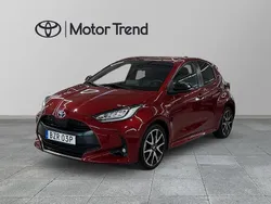 Röd Begagnad 2020 Toyota Yaris Hybrid Style Halvkombi | 199 000 kr (Marknadspris)