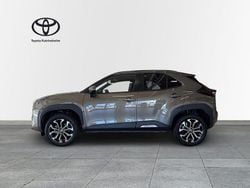 Grön Ny 2025 Toyota Yaris Hybrid Plus SUV | 334 900 kr (Marknadspris)