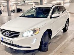 Vit Begagnad 2015 Volvo XC60 Momentum SUV | 124 000 kr (Marknadspris)