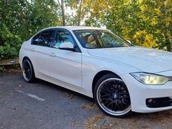 Vit Begagnad 2013 BMW 318 Sport Line Sedan | 90 000 kr (Marknadspris)