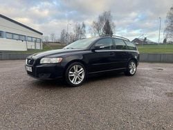 Svart Begagnad 2007 Volvo V50 Momentum Kombi | 39 900 kr (Marknadspris)