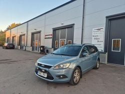 Grå Begagnad 2010 Ford Focus Titanium Kombi | 33 900 kr (Marknadspris)