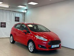 Röd Begagnad 2015 Ford Fiesta Titanium Halvkombi | 49 900 kr (Marknadspris)