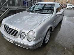 Silver Begagnad 2000 Mercedes CLK200 Elegance Sportkupé | 15 000 kr