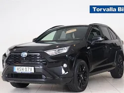 Svart Begagnad 2021 Toyota RAV4 Hybrid SUV | 359 000 kr (Marknadspris)