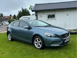 Blå Begagnad 2013 Volvo V40 Kinetic Kombi | 80 000 kr (Marknadspris)