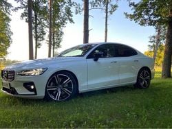 Vit Begagnad 2022 Volvo S60 R-Design Sedan | 374 000 kr (Marknadspris)