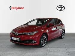 Mörkröd Begagnad 2015 Toyota Auris Active Halvkombi | 109 000 kr (Marknadspris)