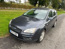 Grå Begagnad 2008 Ford Focus Trend Kombi | 18 000 kr (Marknadspris)