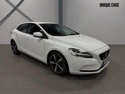 Vit Begagnad 2016 Volvo V40 Kinetic Halvkombi | 124 900 kr (Marknadspris)