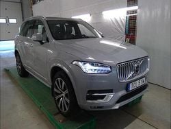 Grå Begagnad 2023 Volvo XC90 Plus SUV | 675 000 kr (Marknadspris)