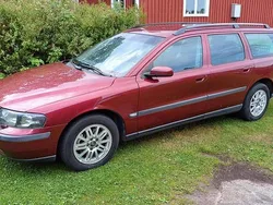 Röd Begagnad 2004 Volvo V70 Business Edition Kombi | 25 000 kr (Marknadspris)