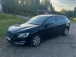 Svart Begagnad 2014 Volvo V60 Momentum Kombi | 50 000 kr