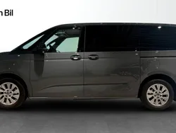 Grå Begagnad 2022 VW T7 Life Van | 569 000 kr
