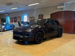 Mörkröd Begagnad 2023 Porsche Macan GTS SUV | 1 025 000 kr