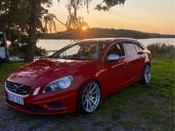 Röd Begagnad 2011 Volvo V60 R-Design Kombi | 100 000 kr (Marknadspris)
