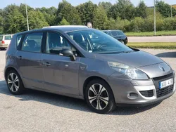 Grå Begagnad 2011 Renault Scénic III Bose Edition Minibuss | 49 000 kr (Marknadspris)