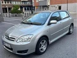 Silver Begagnad 2005 Toyota Corolla Halvkombi | 39 999 kr (Lite dyr)