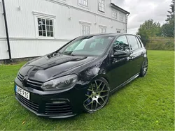 Svart Begagnad 2011 VW Golf VI R Halvkombi | 185 000 kr