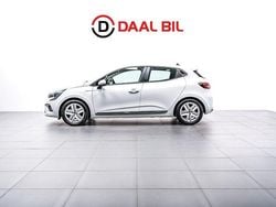 Vit Begagnad 2022 Renault Clio V Halvkombi | 194 700 kr (Marknadspris)