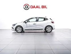 Vit Begagnad 2022 Renault Clio V Halvkombi | 194 700 kr