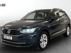 Grå Begagnad 2022 VW Tiguan Life SUV | 279 900 kr (Bra pris)