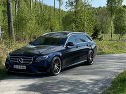 Blå Begagnad 2018 Mercedes E220 AMG line Kombi | 325 000 kr (Marknadspris)
