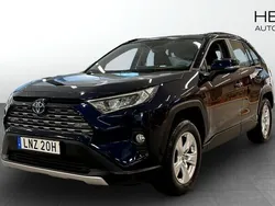 Mörkblå (blue) Begagnad 2019 Toyota RAV4 Hybrid Active SUV | 299 900 kr (Bra pris)