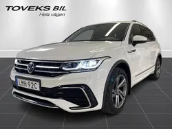 Vit (pure white) Begagnad 2024 VW Tiguan Allspace R-line SUV | 459 900 kr (Marknadspris)