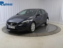 Blå (caspian blå metallic) Begagnad 2014 Volvo V40 Momentum Kombi | 149 800 kr (Marknadspris)