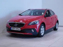 Röd Begagnad 2014 Volvo V40 CC Momentum Kombi | 109 900 kr (Marknadspris)