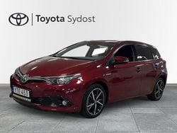 Röd Begagnad 2017 Toyota Auris Hybrid Edition Halvkombi | 178 900 kr (Marknadspris)