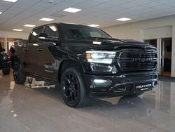 Svart Begagnad 2020 RAM 1500 Pickup | 649 000 kr (Marknadspris)