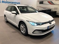 Vit Begagnad 2022 VW Golf VIII Kombi | 269 900 kr (Marknadspris)