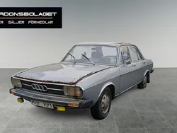 Ljusblå Begagnad 1975 Audi 100 Sedan | 17 900 kr