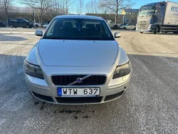 Ljusgrå Begagnad 2005 Volvo S40 Sedan | 39 000 kr (Lite dyr)