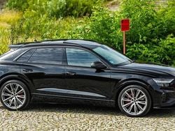 Svart Begagnad 2022 Audi Q8 Business SUV | 900 000 kr