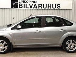 Silver Begagnad 2005 Ford Focus Sedan | 49 900 kr (Marknadspris)