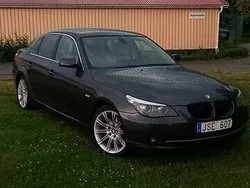 Grå Begagnad 2009 BMW 520 Sedan | 79 900 kr (Marknadspris)
