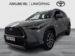 Grå Begagnad 2022 Toyota Corolla Cross Style SUV | 359 000 kr (Marknadspris)