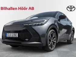 Mörkgrå Begagnad 2024 Toyota C-HR Executive SUV | 439 900 kr (Marknadspris)