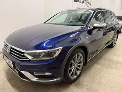 Mörkblå (blå metallic) Begagnad 2018 VW Passat Alltrack Executive Kombi | 189 500 kr (Marknadspris)