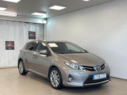 Brun Begagnad 2015 Toyota Auris Hybrid Executive Halvkombi | 144 800 kr (Marknadspris)