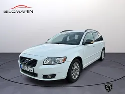 Vit Begagnad 2009 Volvo V50 Momentum Kombi | 54 900 kr (Marknadspris)