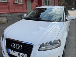 Vit Begagnad 2012 Audi A3 Sportback Attraction Halvkombi | 74 900 kr (Marknadspris)