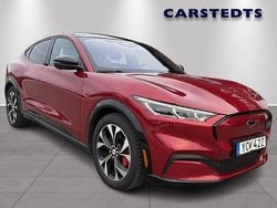 Röd Begagnad 2023 Ford Mustang Mach-E SUV | 439 900 kr (Marknadspris)